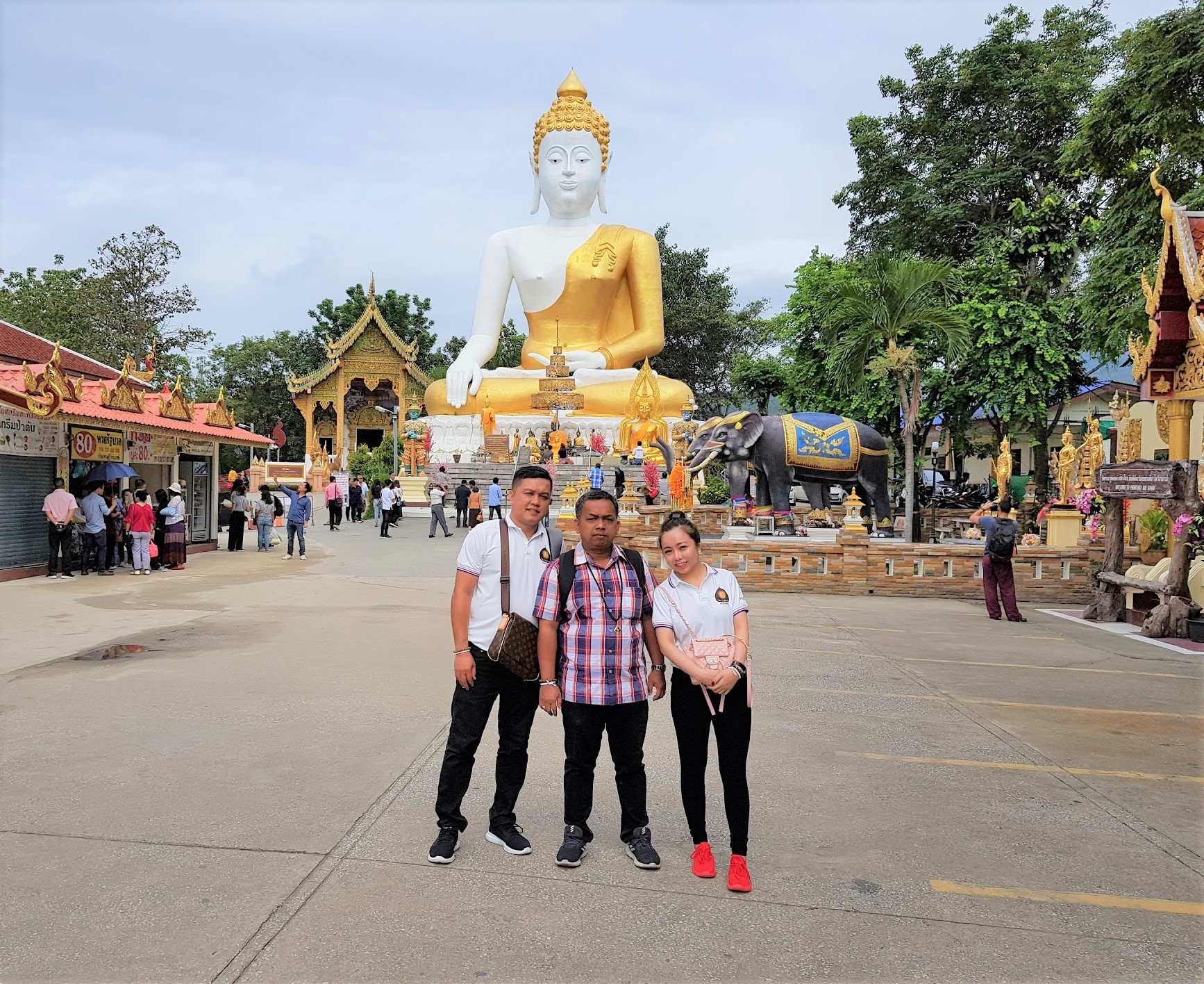 Thành viên Mán Mi tại Wat Doi Kham Chiang Mai